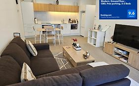 Modern, Ground Floor , Cbd, Free Parking, 2-3 Beds